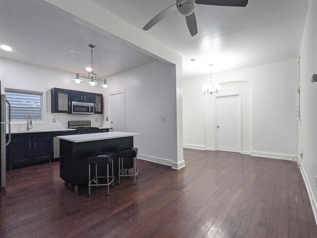 Building Photo - 311 3rd St