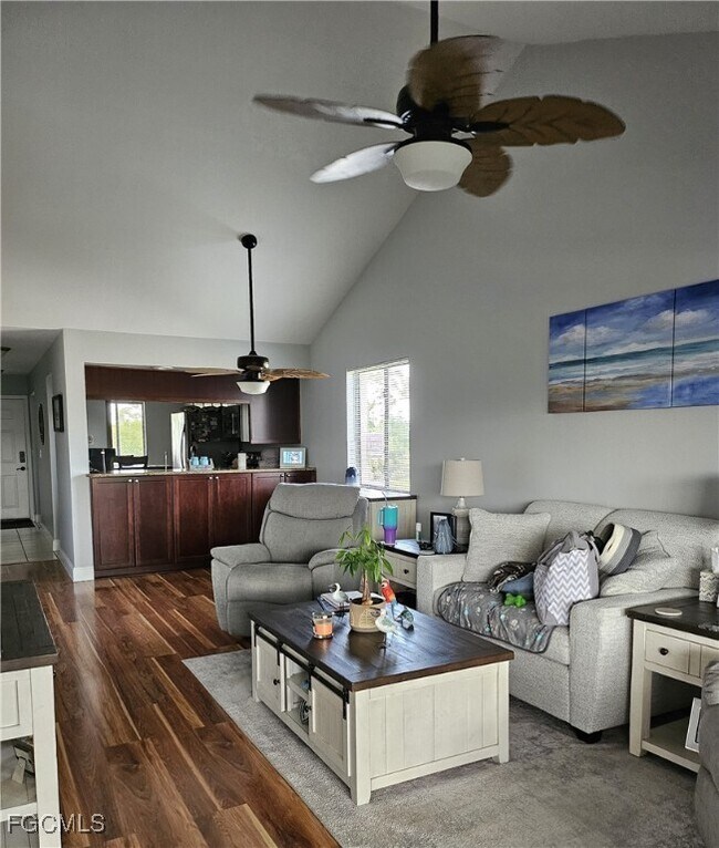 Foto del edificio - 15160 Riverbend Blvd