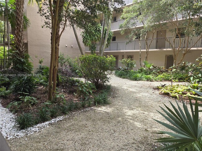 Building Photo - 13020 SW 92nd Ave