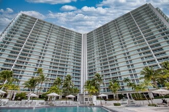 Building Photo - 100 Bayview Dr