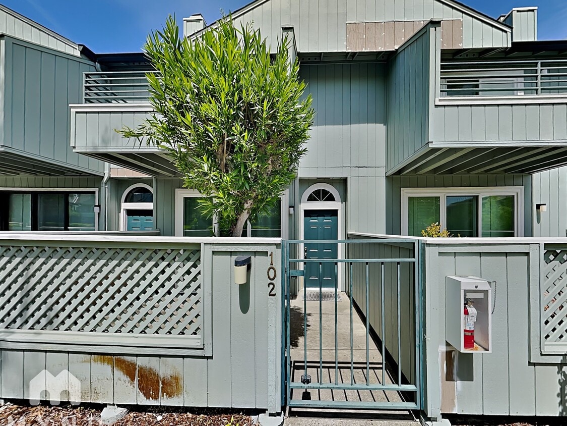 Primary Photo - 102 Glenbridge Ct