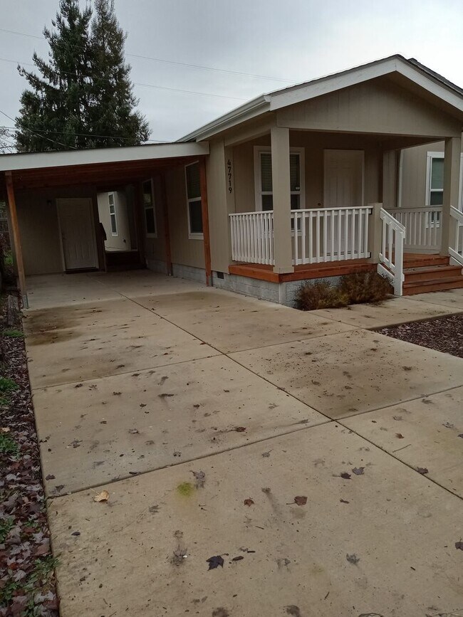 Foto del edificio - 47719 Fairyglen -3 bedroom / 2 Bath in Oakridge