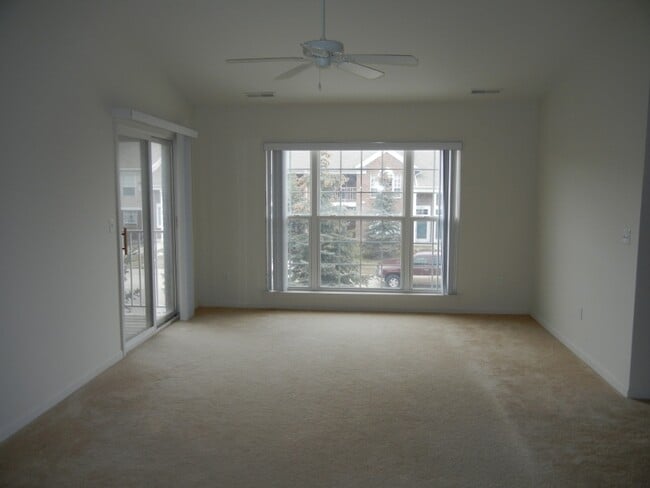 Foto del edificio - 16803 Dover Dr