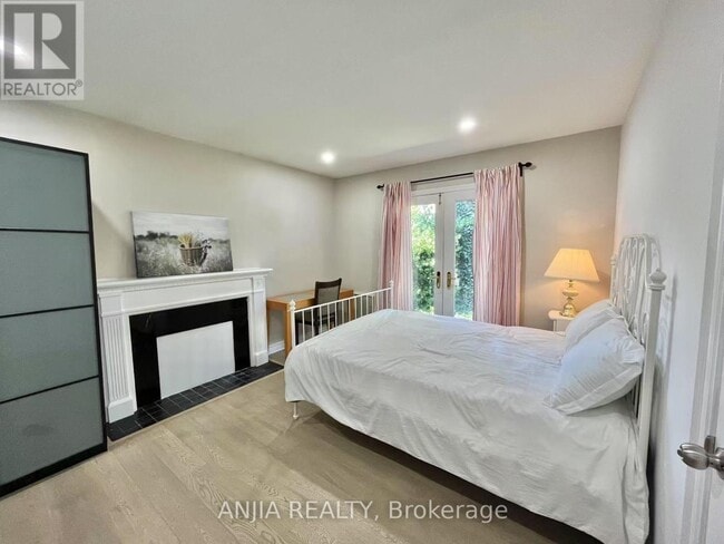 Building Photo - 298 Empress Ave