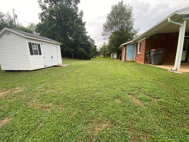 Foto del edificio - 1208 Greenwich Rd