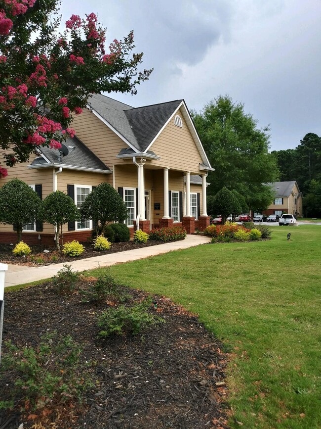 Salem Chase Office - Salem Chase Apartments
