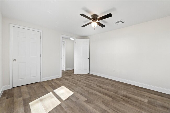 Foto del edificio - 16929 Huntsville Brownsferry Rd