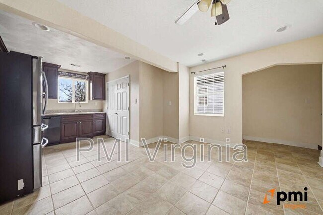 Foto del edificio - 324 W 36th St