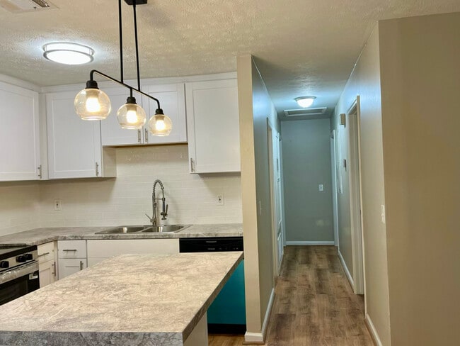 Building Photo - 1705 Floyd Rd