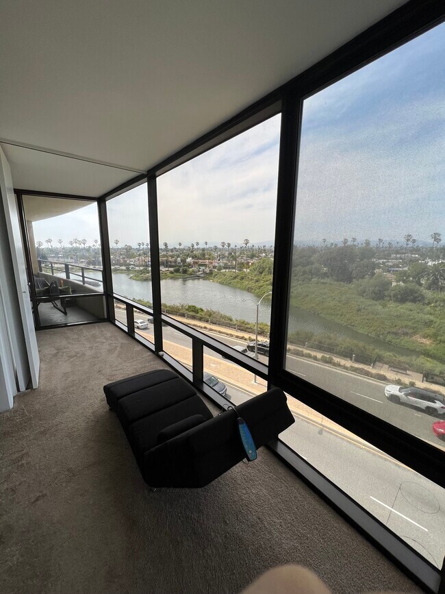 Building Photo - 4316 Marina City Dr