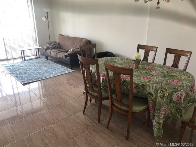 Foto del edificio - 900 NE 12th Ave