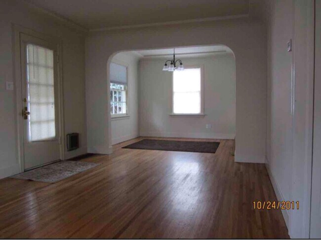 Foto del edificio - 5317 N Wall St