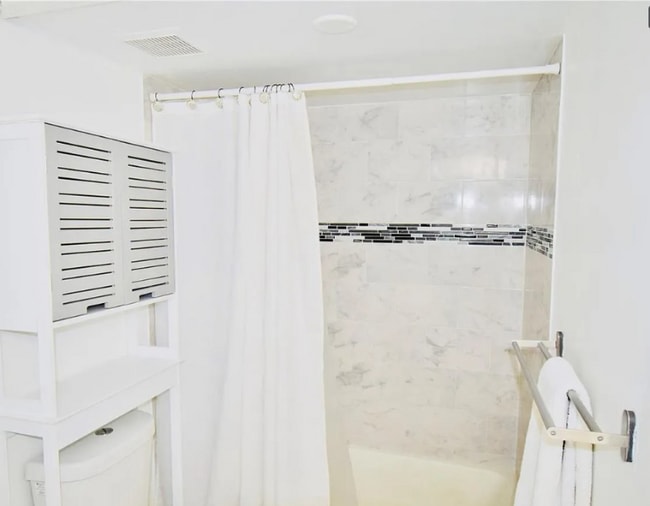 Building Photo - 2881 N Oakland Forest Dr