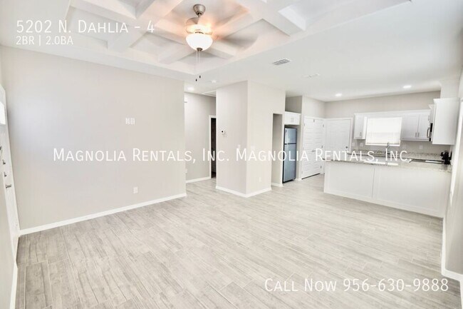 Foto del edificio - 5202 N. Dahlia-4