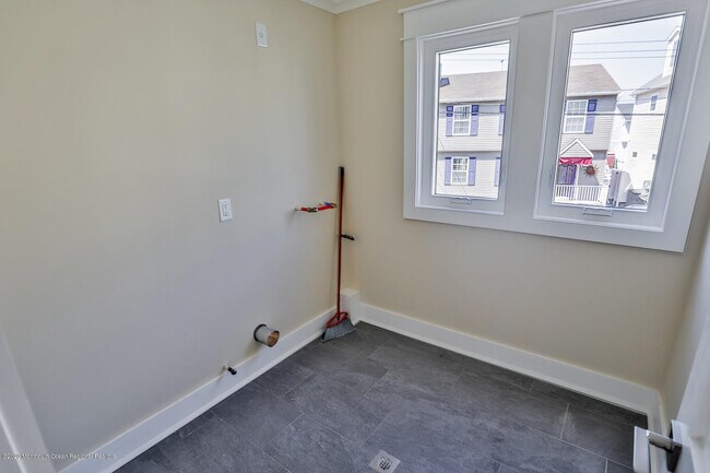 Foto del edificio - 213 Johnson Rd