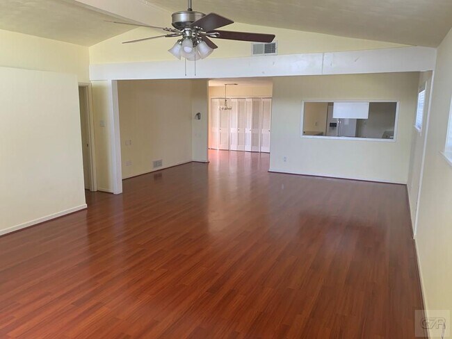 Building Photo - 202 Tuna St