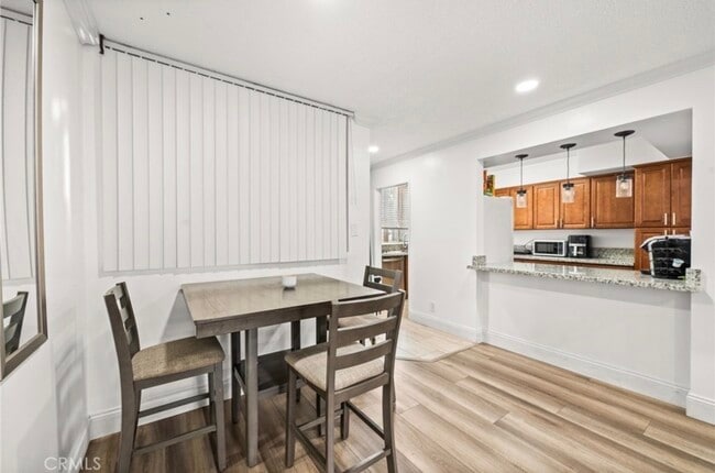 Foto del edificio - 6979 Palm Ct