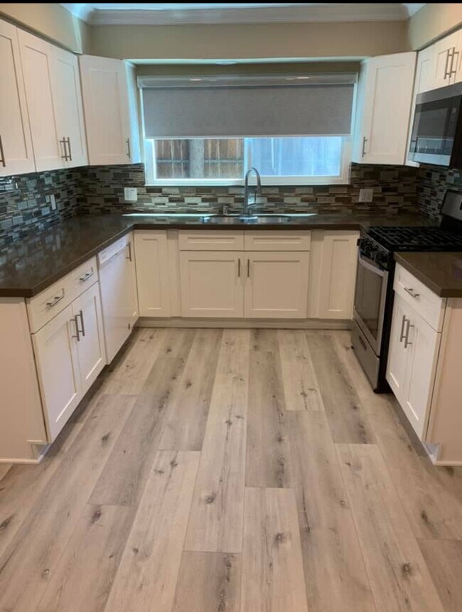 Foto del edificio - 12244 Magnolia Blvd