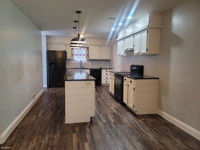 Building Photo - 4 br, 2 bath House - 4549 South Washington...