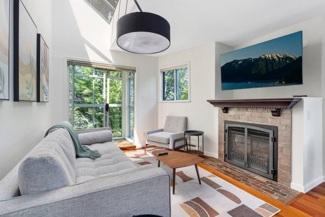 Photo principale - 1126 W 11th Ave