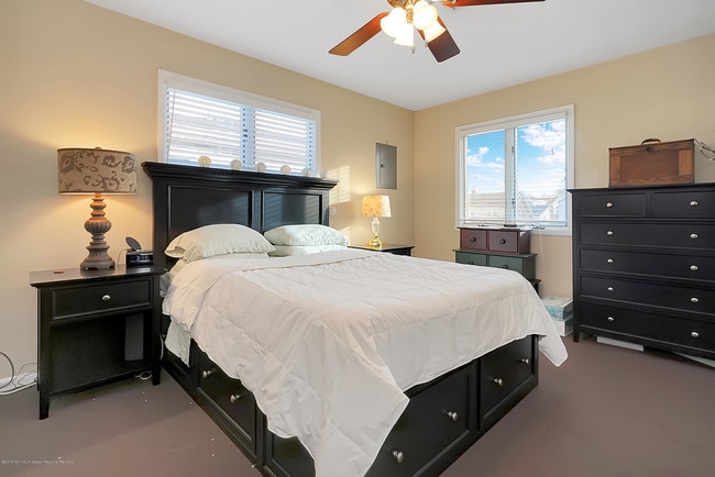 Building Photo - 308 9th Ave