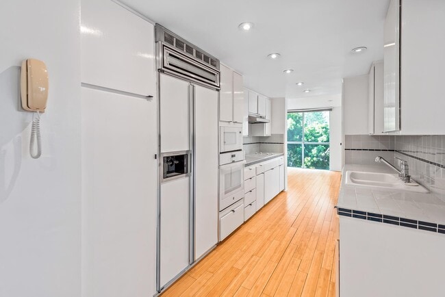 Building Photo - 2160 Century Park E