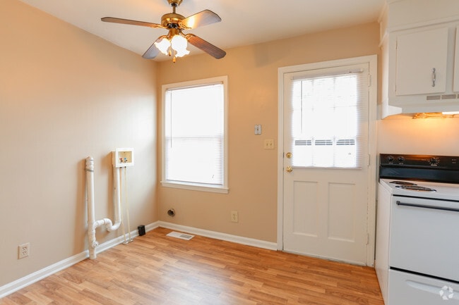 Two Bedroom Townhome - dining area - Bradford Commons Townhomes