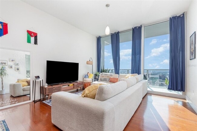 Foto del edificio - 150 E Robinson St