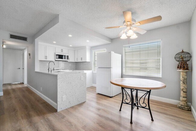 Foto del edificio - 283 Normandy Ln