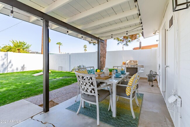 Foto del edificio - 8220 E Crestwood Way