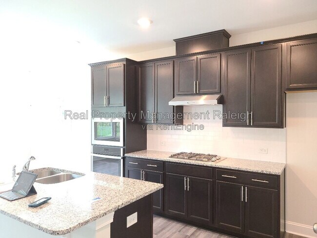Foto del edificio - 704 Wrights Creek Way