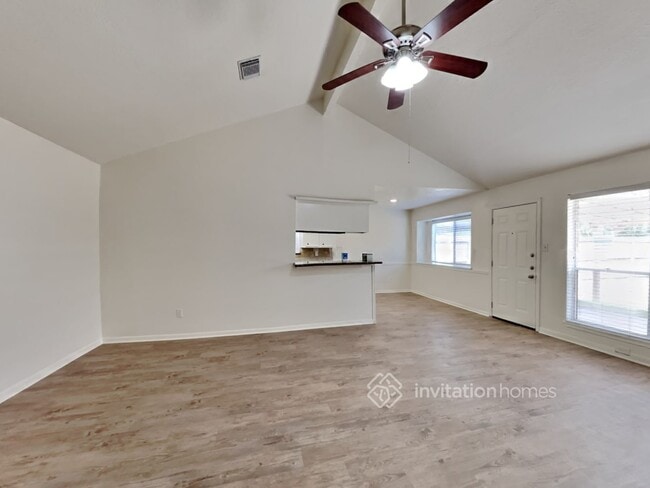 Building Photo - 15135 Tresch Ln