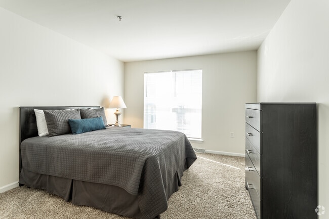 Bedroom - Florin Hill Apartment Homes