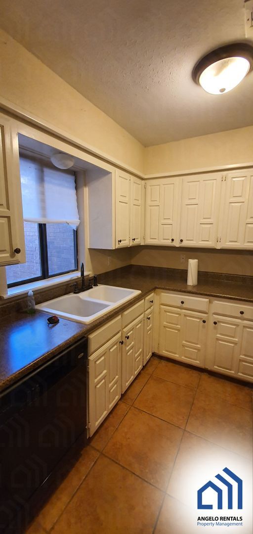 Foto del edificio - Spacious 2 bedrooms + a loft bedroom and 2...