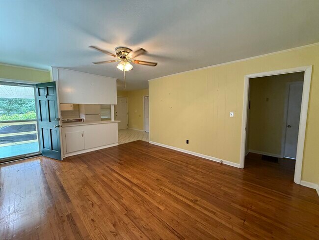 Foto del edificio - 8 Cottonwood Ave