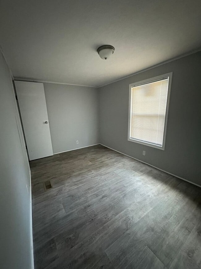 Foto del edificio - 5281 Crestline Rd