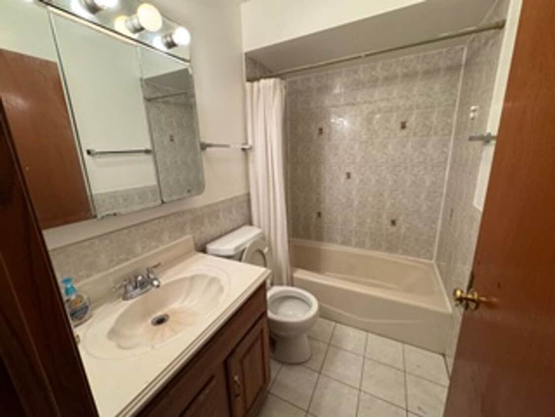 Building Photo - 7412 N Western Ave