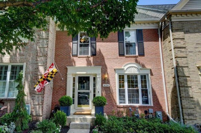 Foto del edificio - Mays Chapel Chapelgate Townhome | Renovated Main Level + KitchenAid Appliances | Deck Overlooking...