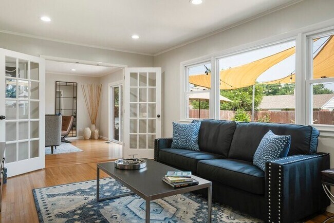 Foto del edificio - Southern Hills Stunner!