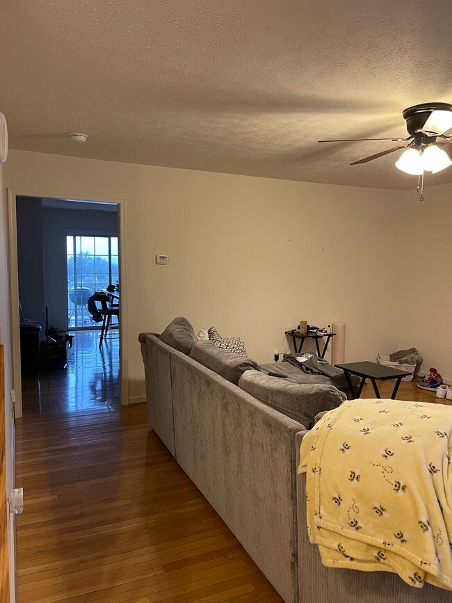 Living room - 1230 Old Richmond Cir