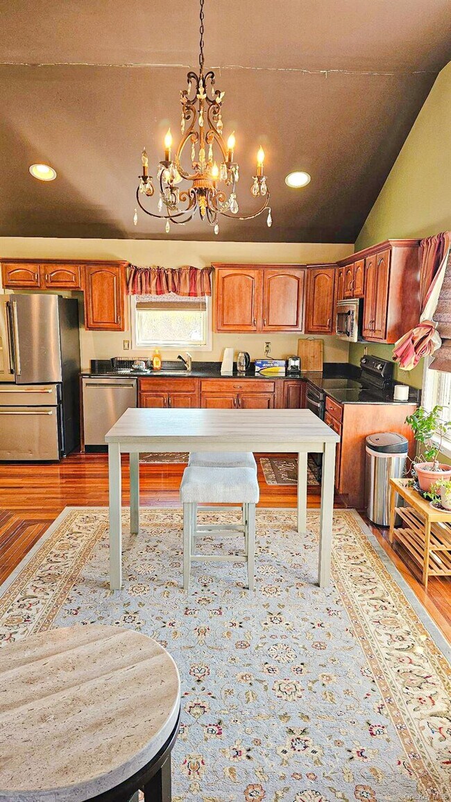 Foto del edificio - 315 Arcadia Rd