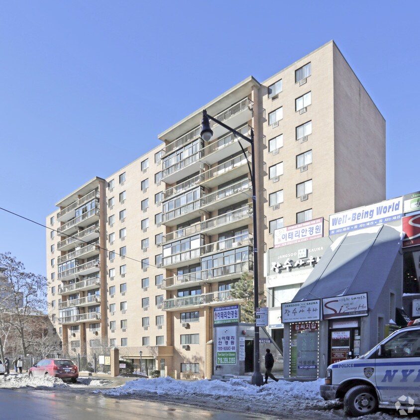 Foto principal - The Towers at Briarwood Condominium