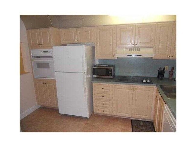 Foto del edificio - 613 S State Rd 7