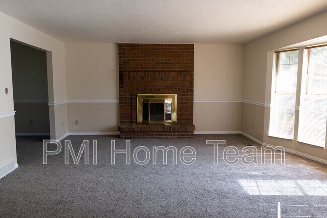 Foto del edificio - 5095 Taylor Ave