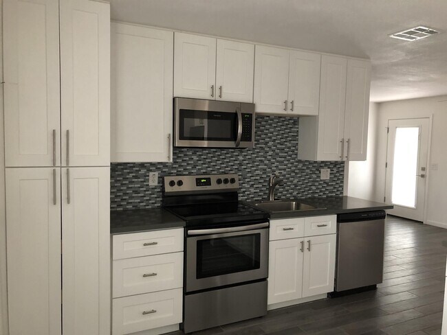 Foto del edificio - 7102 E Oak St