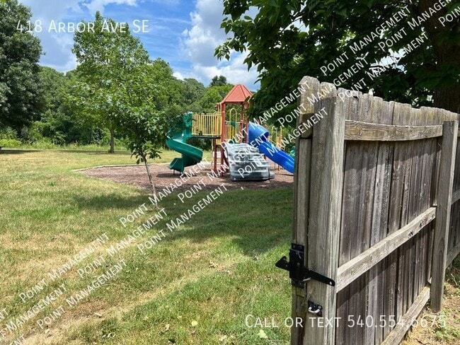 Building Photo - 418 Arbor Ave SE