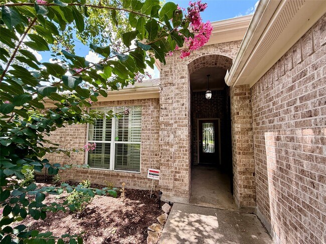 Foto del edificio - 1702 Fantasy Woods Dr