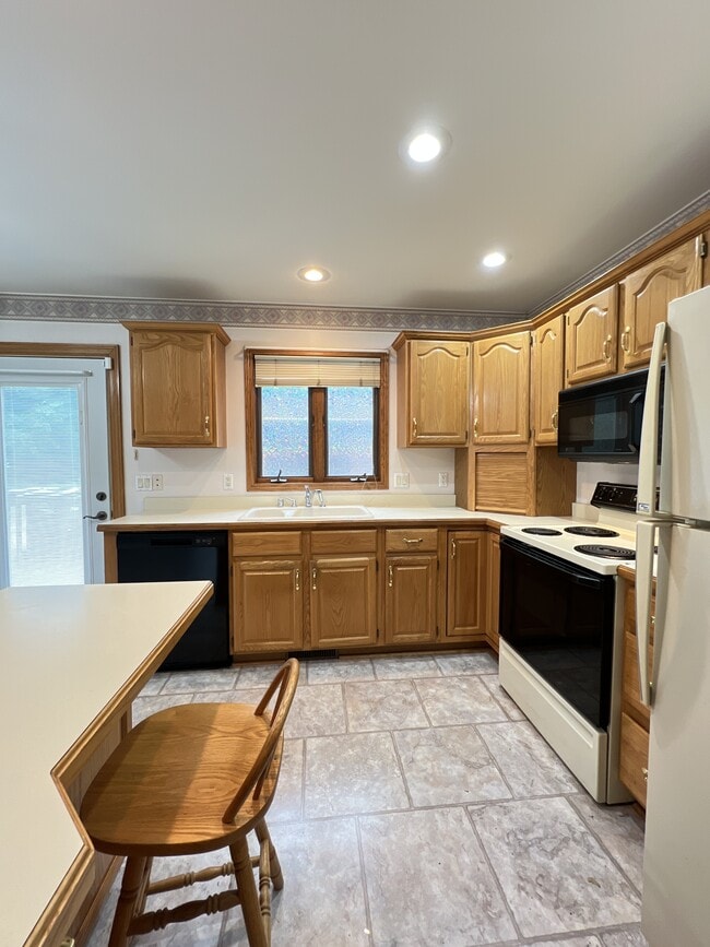 Building Photo - 2742 Pleasant View Dr