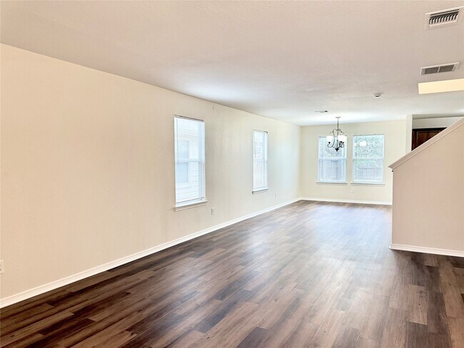 Foto del edificio - 3814 Silver Bridge Ln