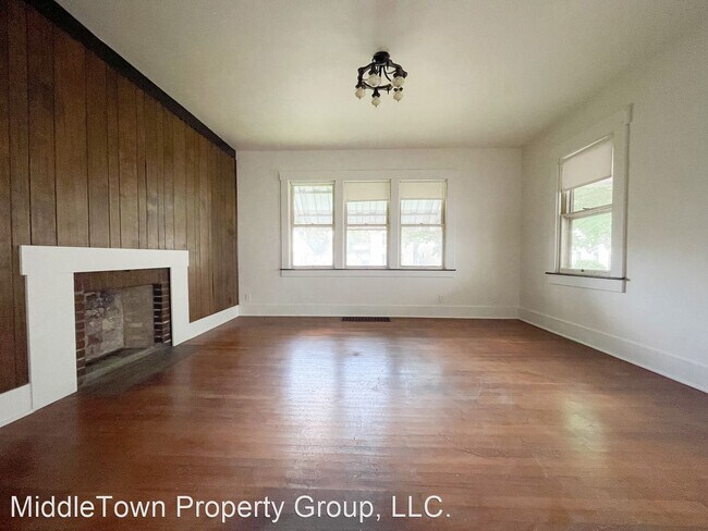 Building Photo - 3 br, 2 bath House - 220 N 16th St.